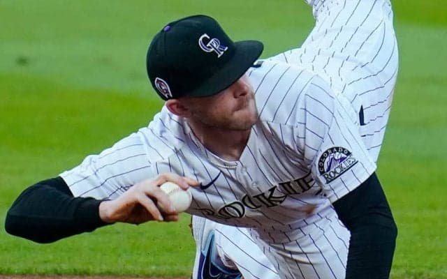 【MLB】打球弾いた名手のミスが絶妙アシストに…　ロッキーズ遊撃の超絶カバーにファン「美しい」