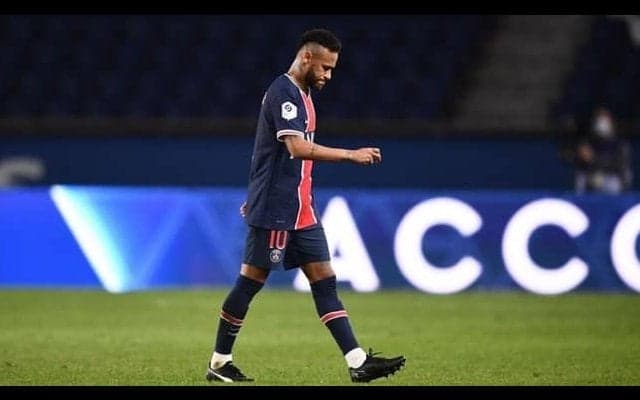 ネイマール、相手選手を小突いて退場 執拗な侮辱行為に怒り爆発