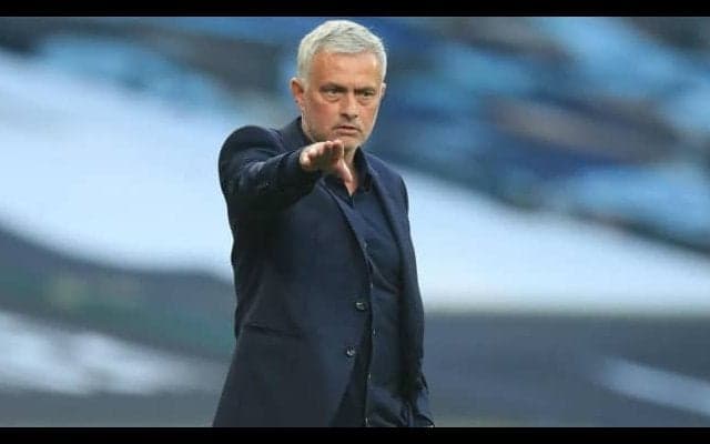 モウリーニョが審判を痛烈批判「FKの位置が変わるのは信じられない」