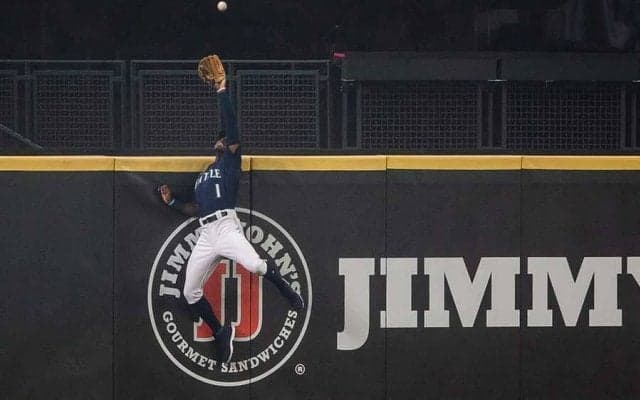 【MLB】グリフィーJr.の本塁打キャッチに激似！　マ軍新人が見せた“満弾強奪”にファン驚愕