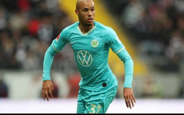 フェネルバフチェがヴォルフスブルクのDRコンゴ代表DFティセランを完全移籍で獲得