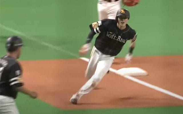 「明らかなスピード違反」「瞬間移動」　鷹周東、二走から衝撃の“韋駄天生還”