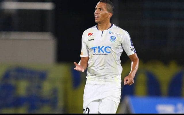 甲府が金沢や栃木でプレーしたDFメンデスを獲得