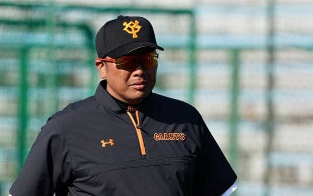 阿部慎之助ヘッド代行が見せた華麗なる放物線　巨人ナイン驚愕の打球に反響9万超