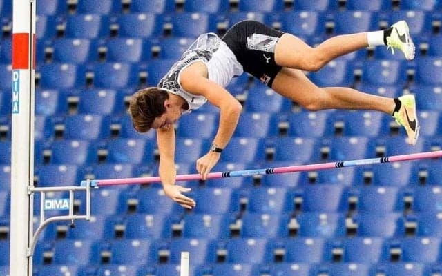 20歳が“鳥人ブブカ超え”　世界新「6m15」の跳躍に海外驚愕「彼はマシーンだ！」「ワオ」