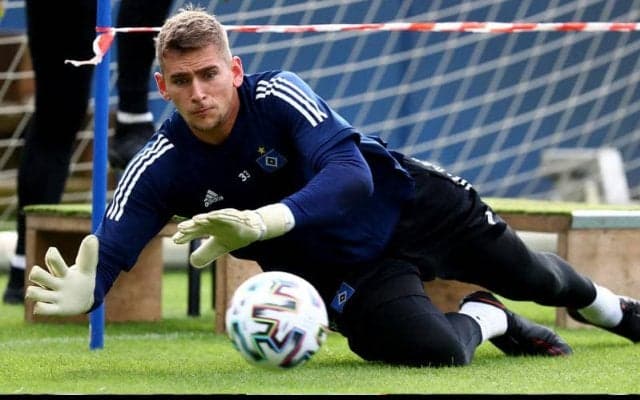 リヨンがハンブルガーSVの長身GKポラースベックを完全移籍で獲得