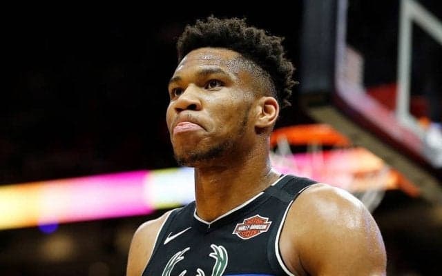 ヤニス・アデトクンボが史上12人目となる2年連続MVPを受賞。NBA史上3人目の快挙も達成
