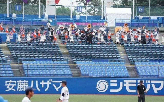 【大学野球】応援団が見ていた「選手の真っ黒な顔」　連覇を狙う法大が外野席と繋がれた絆
