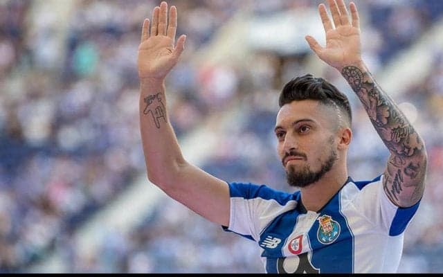 A・テレスがユナイテッド移籍も取り沙汰される去就に言及！ ポルト指揮官も開口