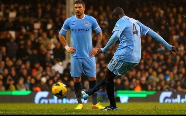 ゴールとほぼ平行な助走から…ヤヤ・トゥーレがビタビタFKを決める【ビューティフル・フリーキック】