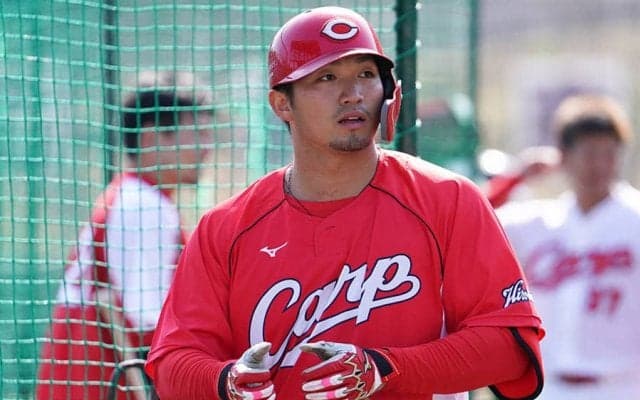「こんな余裕で…」広島・鈴木誠、巨人直江の初安打を“阻止”したライトゴロに反響