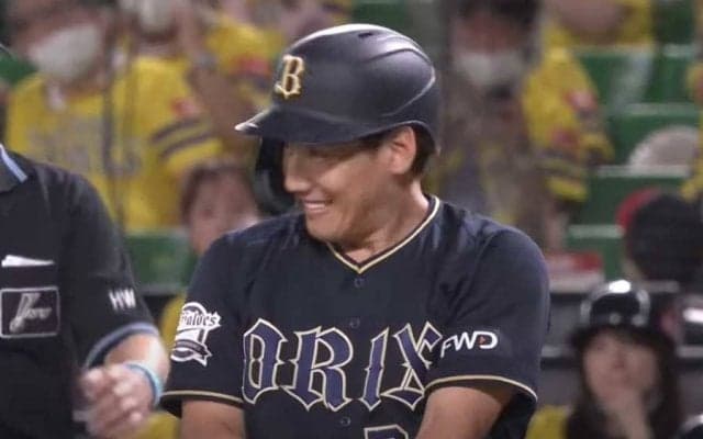 オリ吉田正の“技あり安打”に鷹・柳田がニヤリ　2人の仲睦まじい姿に「イチャイチャすな」