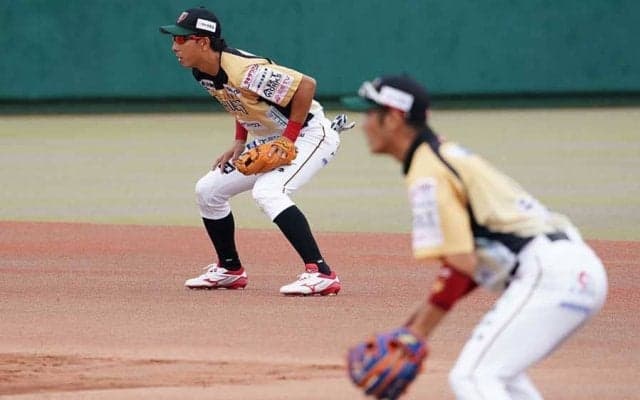 川崎宗則＆西岡剛の二遊間を復活させた意味　プロ注目の若手「負けたくない」