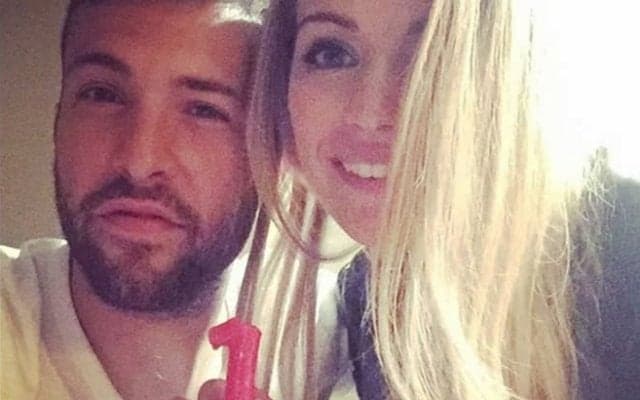 ジョルディ・アルバと妻が第2子の誕生をSNSで報告