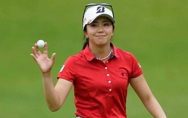 堀琴音、姉との“超真顔2ショット”に注目「怖いけど可愛い」「待ち受けにしたい」