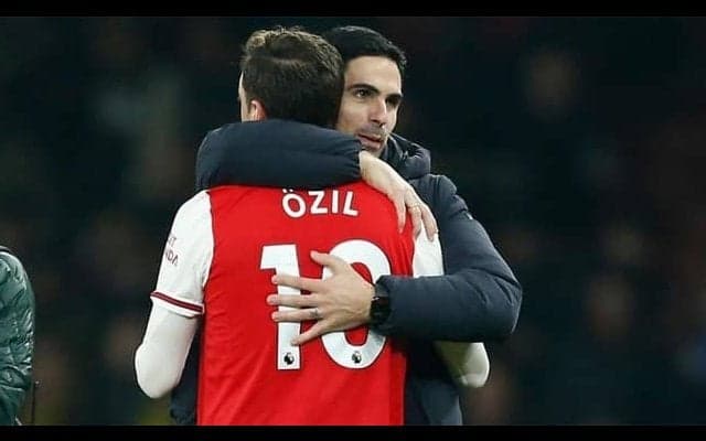 アルテタ、エジルの厳しい現状を告白「フィールドに入るのは非常に困難」