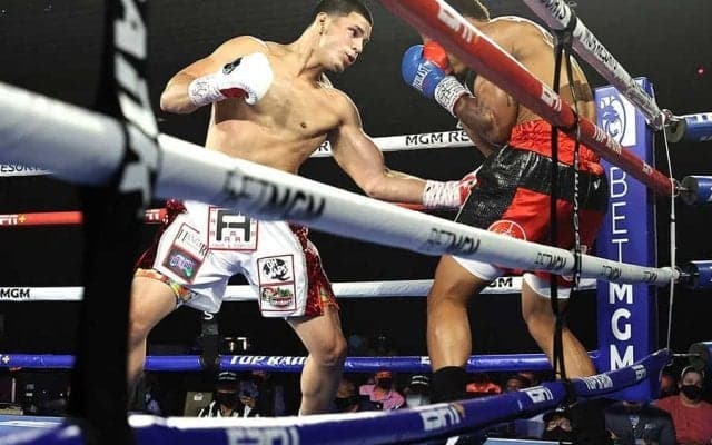 ロマ戦前座に登場　14連続初回KO、米新星の“横転フック”に米戦慄「ゲームのようだ」