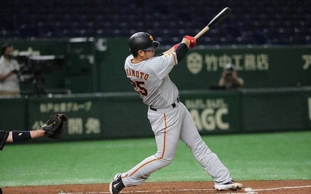 「これで入るのすげえわ」巨人・岡本“ゴルフ打ち”キング独走23号3ランにファン驚愕