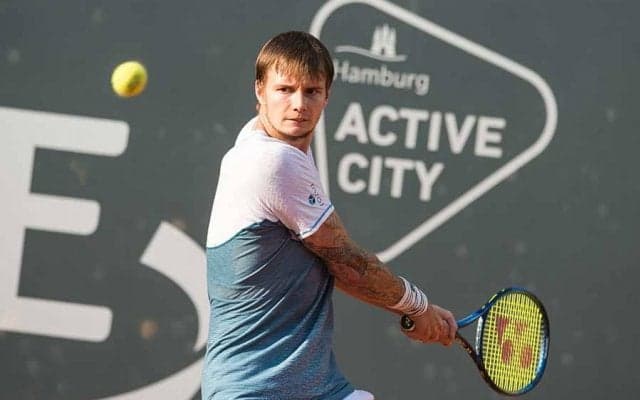 是か非か　ノールックアンダーサーブに海外激論「認められている」「プロじゃない！」