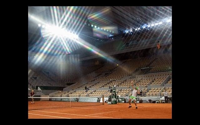  全仏OP 観客数を再び削減 