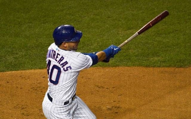 【MLB】カブス捕手、本塁打より高く飛んだバットフリップに米爆笑　「月に飛んでいった」