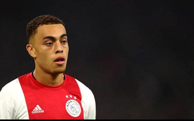 改革進めるバルサ、アヤックスSBデストの獲得秒読みか