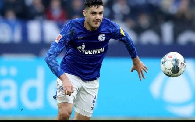 シャルケDFが倒れた相手に唾吐き？ 「ワザとではない」と弁明も大きな問題に発展か