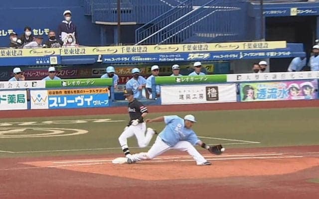 「普通の二ゴロが…」鷹・周東、異次元の快足内野安打にファン驚愕