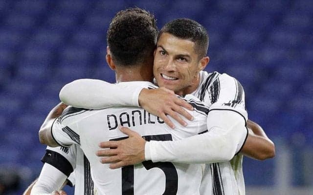 C.ロナウドが空を舞う　跳び過ぎヘッド弾に海外唖然「CR7航空」「スーパーマン」