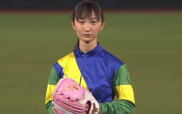 女性騎手・関本玲花さんが始球式に登場！　暴投も溢れる笑顔に球場は拍手喝采