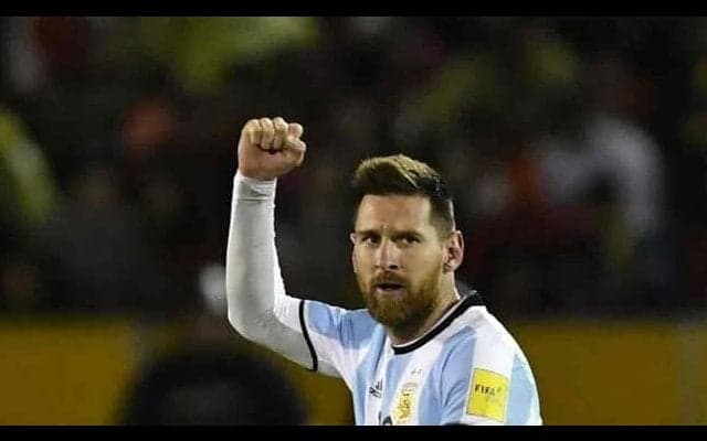 代表監督がメッシの起用法に言及「彼がボールを持った時常に...」