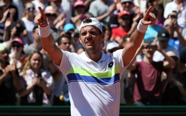 元オリンピックのベスト8選手がボールボーイのボランティア