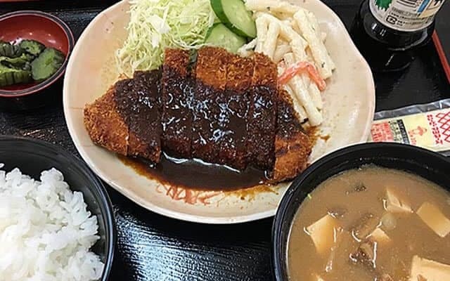 【競馬場グルメ】名古屋競馬場名物　ボリューム満点の“味噌ダレとんかつ”/斎藤修コラム