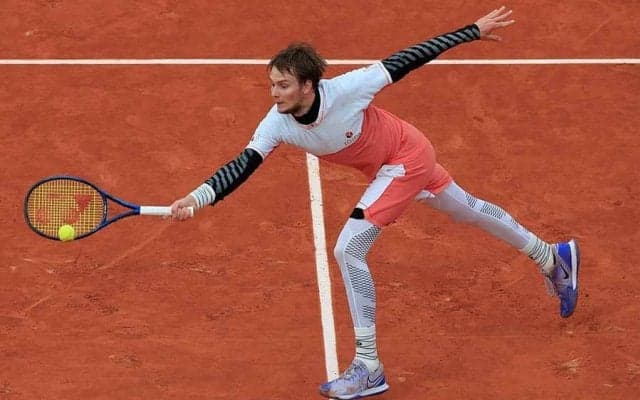 超人のお株を奪う　全仏OP、“股抜きロブ”に米脚光「ブブリクは超人的な能力で有名」