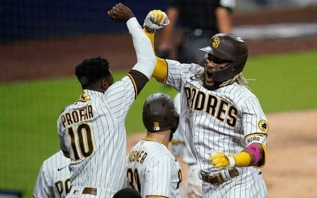 【MLB WCシリーズ】パドレス、乱打戦制し逆王手！　タティスJr.が1試合2発など5発15安打11得点