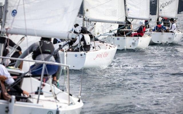 仲間を助けて勝つ！キールボート・チームレースで世界を目指そう