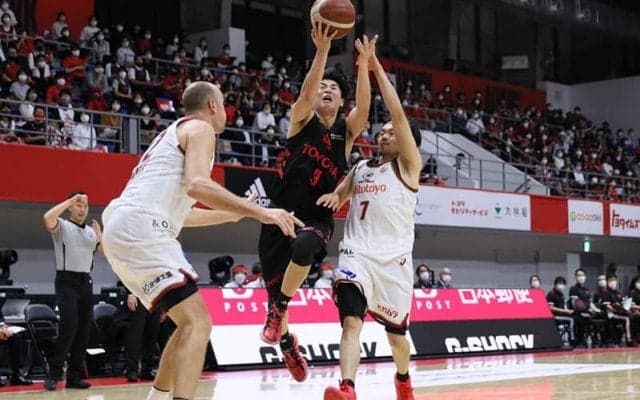 Bリーグがついに開幕！　A東京が川崎の猛追をかわして白星スタート…新主将・安藤が18得点とチームをけん引