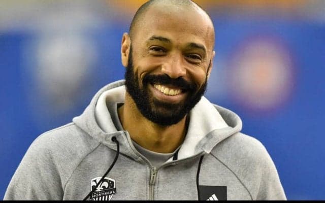 フランス代表レジェンドの決定力は健在！アンリがバスケットゴールに華麗なスリーポイントシュートを沈める