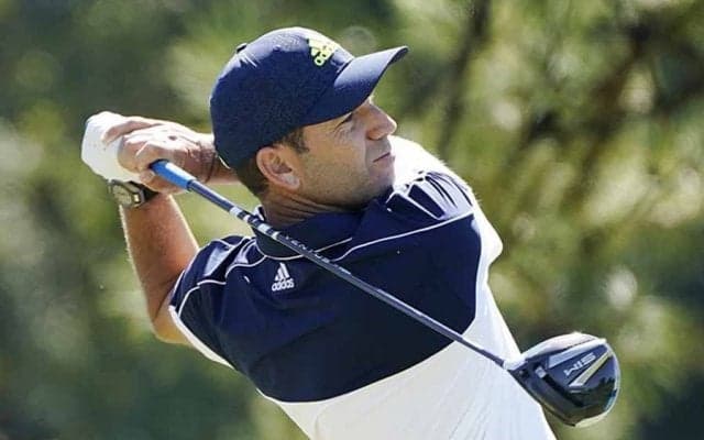 見なくていいの!?　ガルシアの“目瞑りパット”に米驚愕「これは凄い」「何だって」