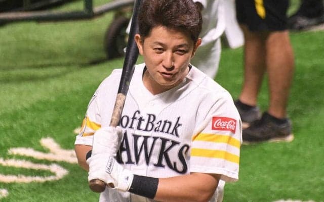 「彼を助けるのは我々」　プロ初4番の鷹・川島がバレンティンに見せた“気遣い”