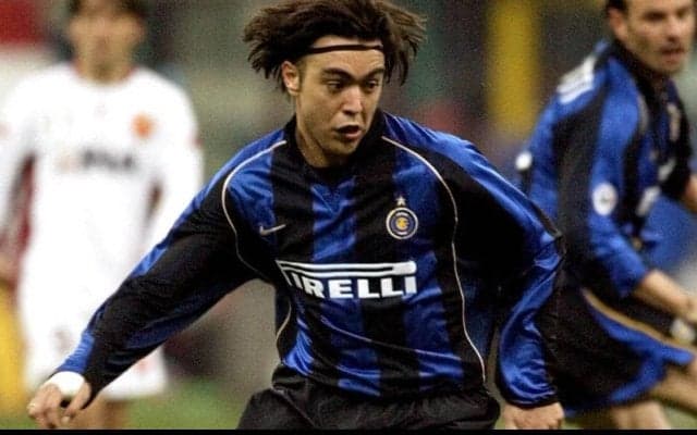 天才レフティ、レコバの虹を描くようなFKが美しい【ビューティフル・フリーキック】