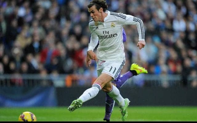 7年ぶりのプレミアリーグでも期待！カチューシャ姿のベイルが完璧な高速FKをお見舞い【ビューティフル・フリーキック】