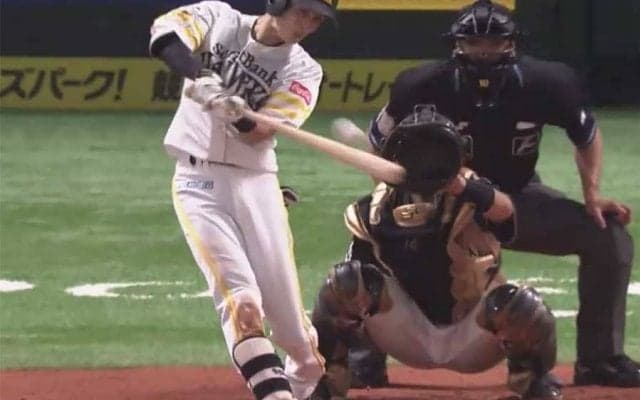 鷹周東、今季1号は貴重な追加点となる3ラン！　技ありの一発に「最高の結果」
