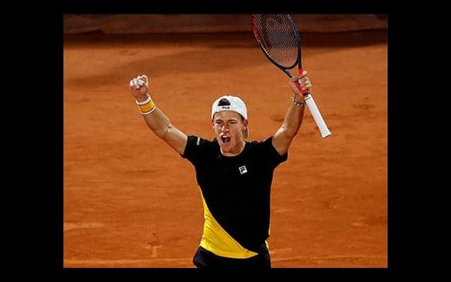  好調で8強 次戦ティームと激突 