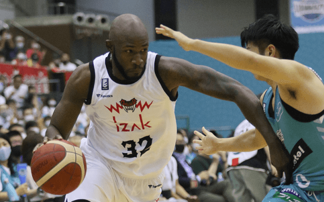 富山グラウジーズが敵地で京都ハンナリーズを撃破、ジュリアン・マブンガが開幕戦から46得点を記録