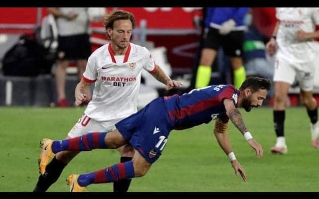 ラキティッチ 退団1ヶ月余りで来訪 バルサ公式SNSにも登場