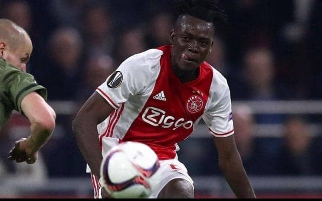 ファイナルサードでの美しい崩し！B・トラオレがアヤックスで決めた華麗なチームゴール【チーム・ゴールズ】