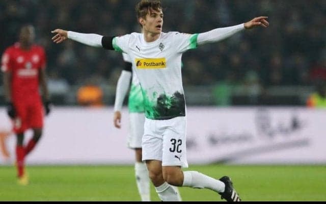 衝撃の50ヤード弾！ドイツ代表期待の星が決めた超ロングシュート【インクレディブル・ゴールズ】