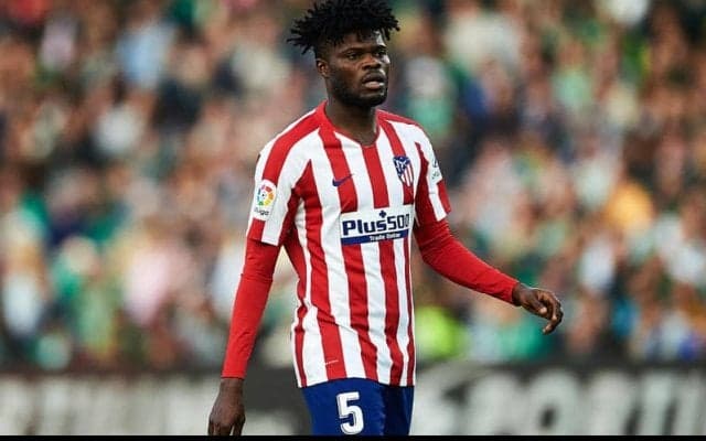 アーセナルがアトレティコ中盤の要、ガーナ代表MFトーマスを完全移籍で獲得