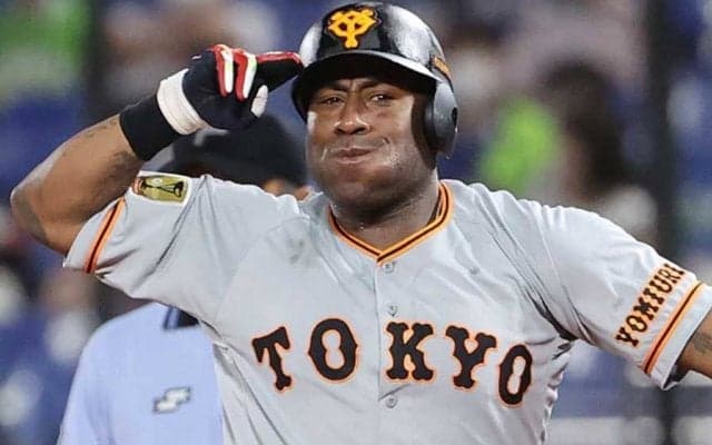 「カポッて音、職人芸過ぎる」　巨人ウィーラー、ダメ押し弾“くるりんぱ”にファン爆笑